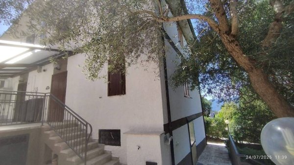 casa indipendente in vendita ad Oricola