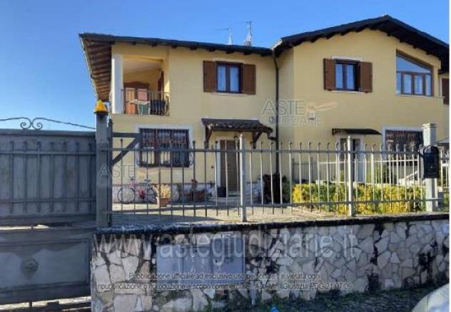 casa indipendente in vendita ad Oricola