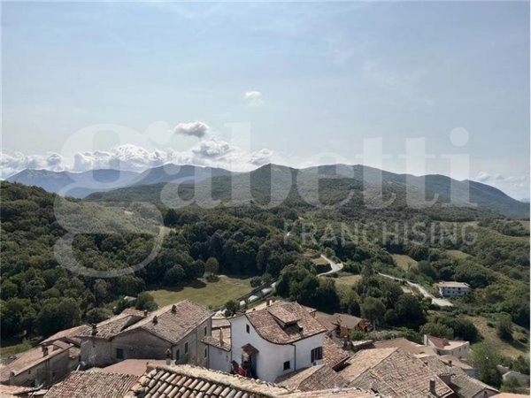 casa indipendente in vendita ad Oricola