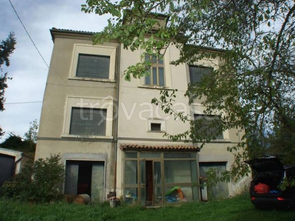 casa indipendente in vendita ad Oricola