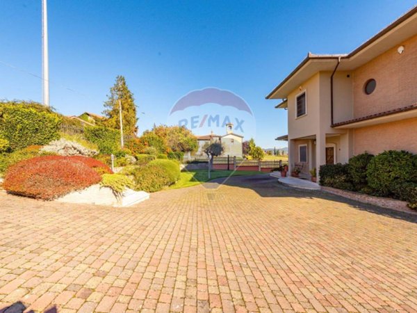 casa indipendente in vendita ad Oricola