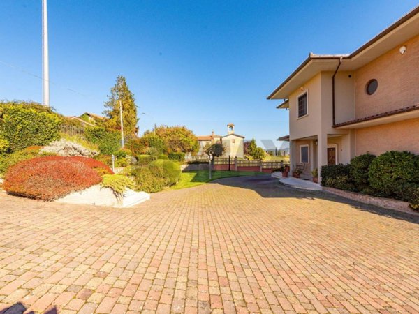 casa indipendente in vendita ad Oricola