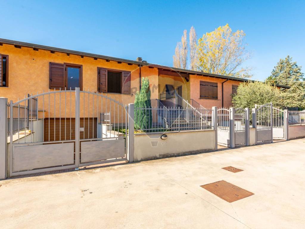 casa indipendente in vendita ad Oricola