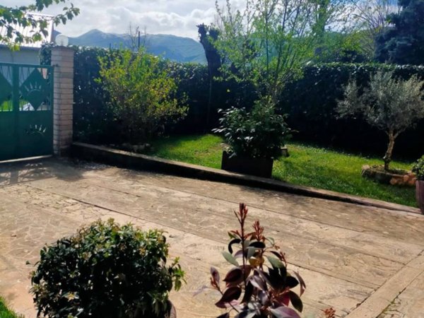 casa indipendente in vendita ad Oricola