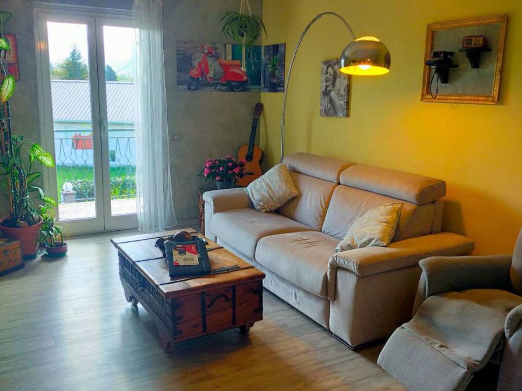 casa indipendente in vendita ad Oricola