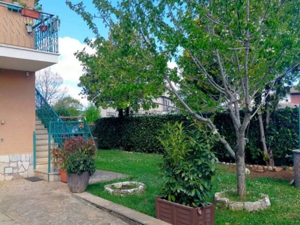 casa indipendente in vendita ad Oricola