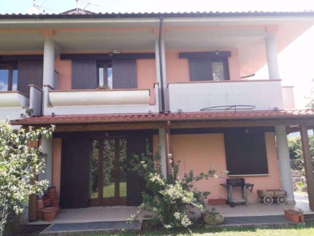 casa indipendente in vendita ad Oricola