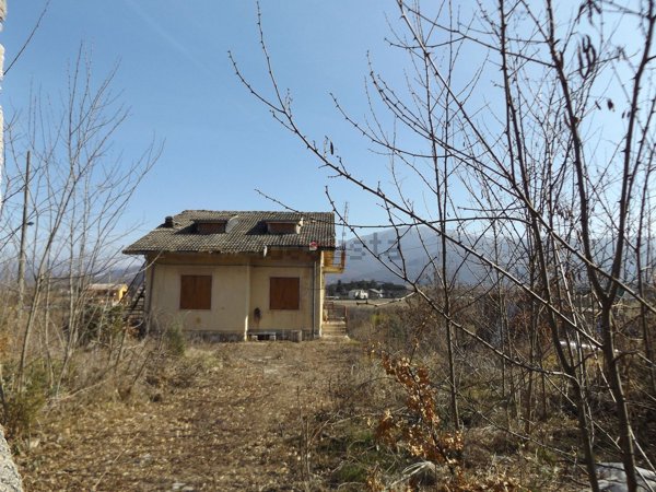 casa indipendente in vendita ad Oricola