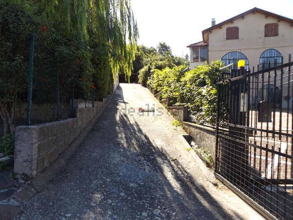 casa indipendente in vendita ad Oricola