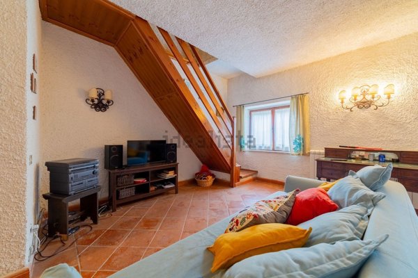 casa indipendente in vendita ad Oricola