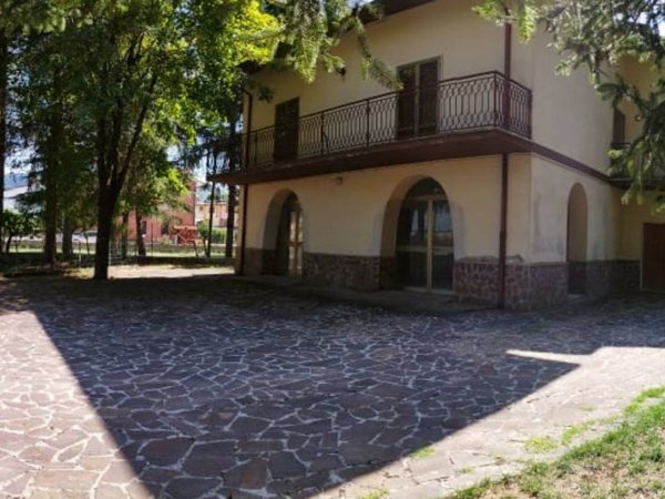 casa indipendente in vendita ad Oricola