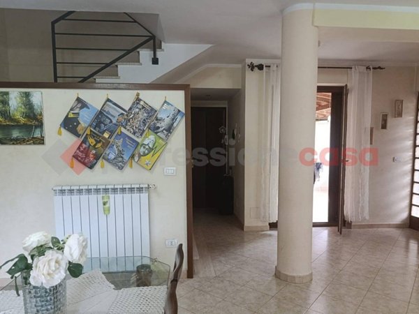 casa indipendente in vendita ad Oricola