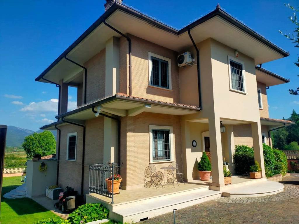 casa indipendente in vendita ad Oricola