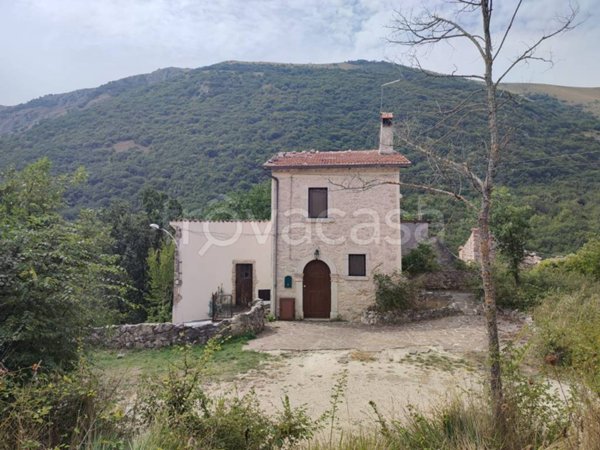 casa indipendente in vendita ad Ortona dei Marsi