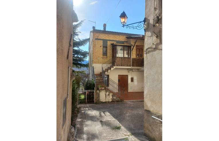 casa indipendente in vendita ad Ortona dei Marsi