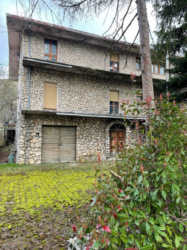 casa indipendente in vendita ad Ortona dei Marsi