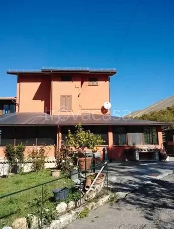 casa indipendente in vendita ad Ortona dei Marsi