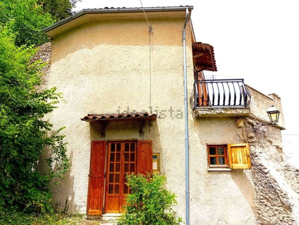 casa indipendente in vendita ad Ortona dei Marsi
