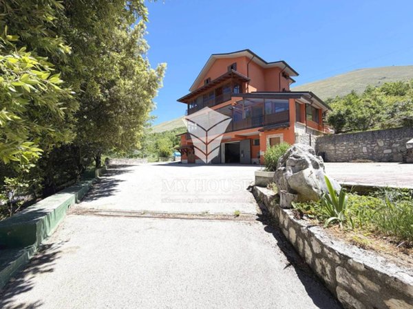 casa indipendente in vendita ad Ortona dei Marsi