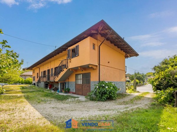 casa indipendente in vendita a Monchiero