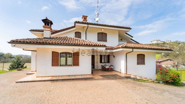 casa indipendente in vendita a Monchiero