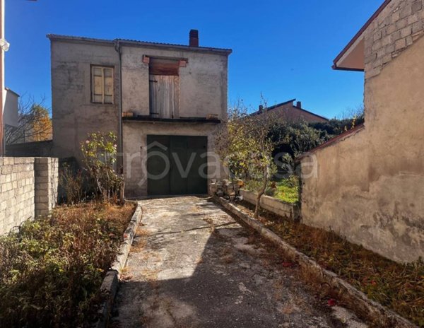 casa indipendente in vendita ad Ortucchio