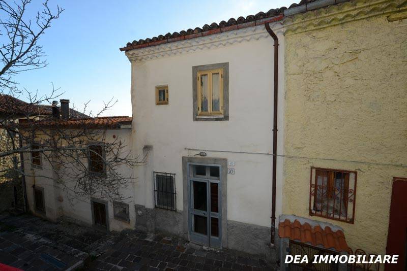 casa indipendente in vendita ad Ovindoli in zona San Potito
