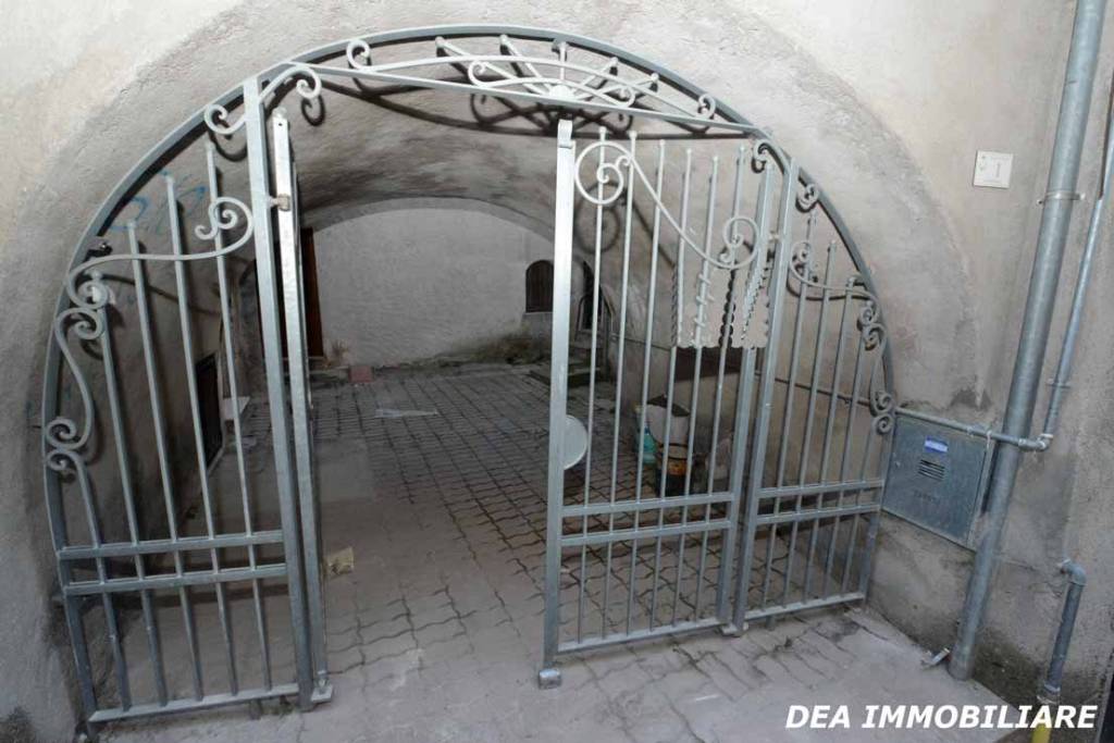 locale di sgombero in vendita ad Ovindoli