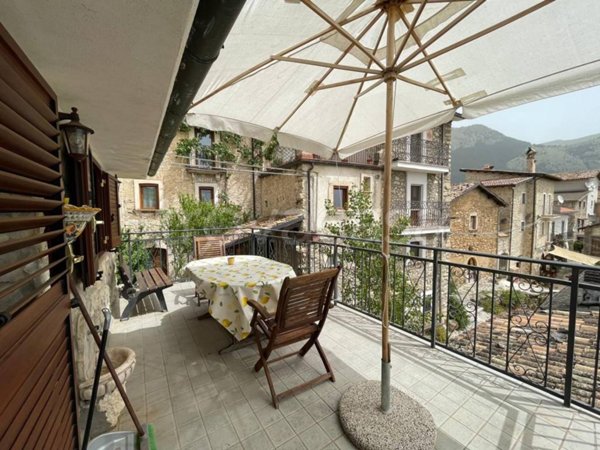 casa indipendente in vendita ad Ovindoli