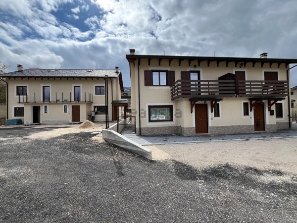 casa indipendente in vendita ad Ovindoli