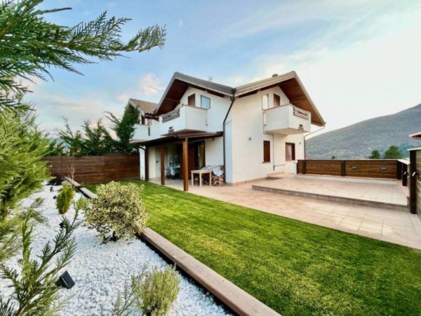 casa indipendente in vendita ad Ovindoli