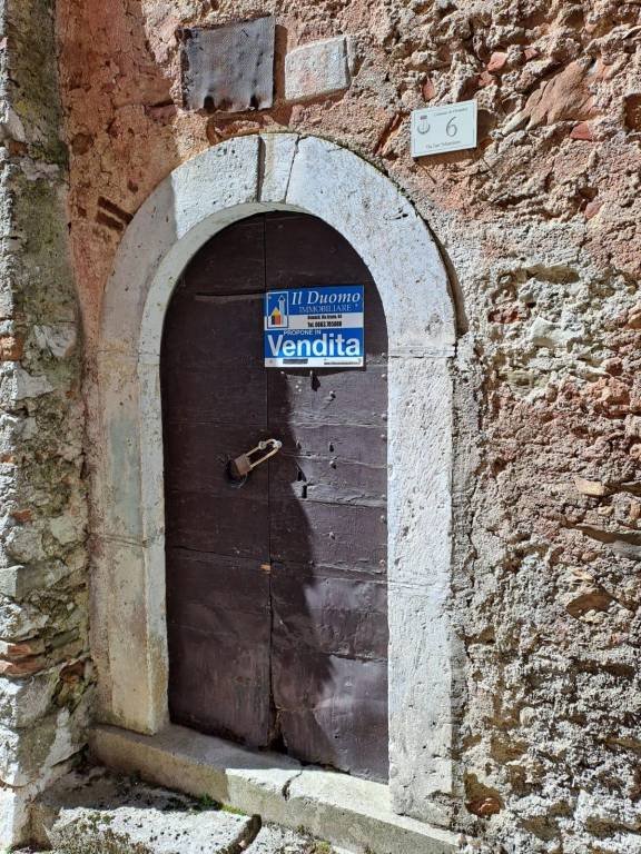 locale di sgombero in vendita ad Ovindoli