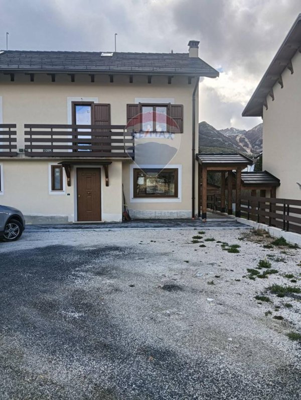 casa indipendente in vendita ad Ovindoli