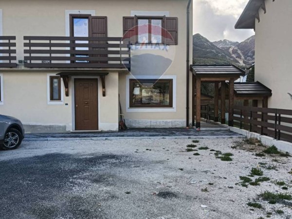 casa indipendente in vendita ad Ovindoli