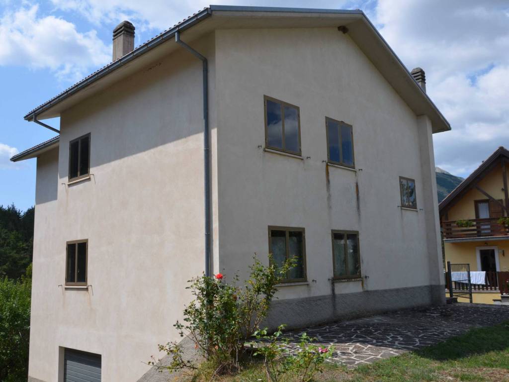 casa indipendente in vendita ad Ovindoli