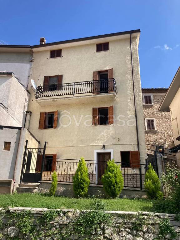 appartamento in vendita ad Ovindoli in zona San Potito