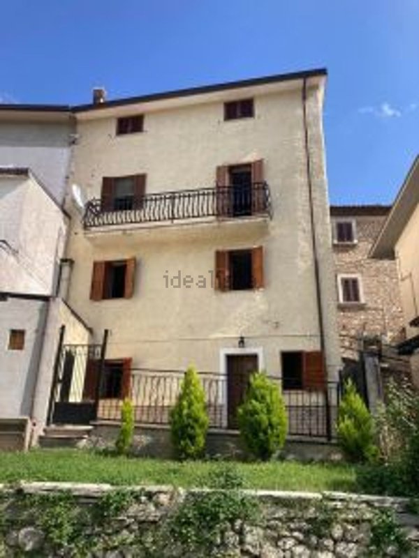 appartamento in vendita ad Ovindoli in zona San Potito