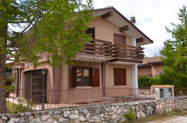casa semindipendente in vendita ad Ovindoli