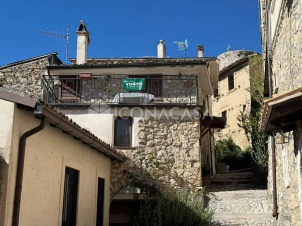 casa indipendente in vendita ad Ovindoli in zona Santa Iona