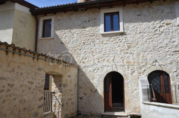 appartamento in vendita ad Ovindoli in zona Santa Iona