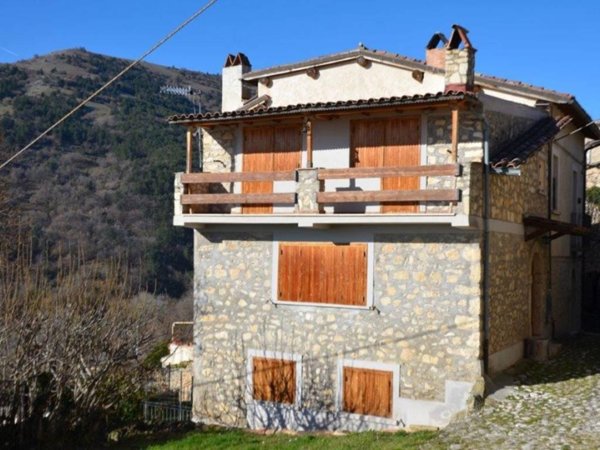 casa indipendente in vendita ad Ovindoli in zona Santa Iona
