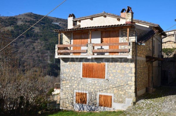 casa indipendente in vendita ad Ovindoli in zona Santa Iona