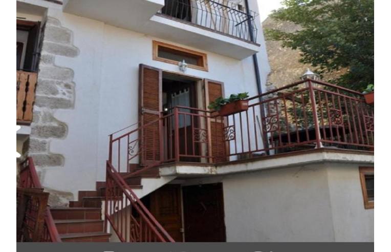 casa indipendente in vendita ad Ovindoli in zona San Potito