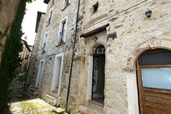 casa indipendente in vendita ad Ovindoli in zona Santa Iona