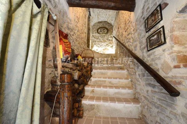 casa indipendente in vendita ad Ovindoli in zona Santa Iona