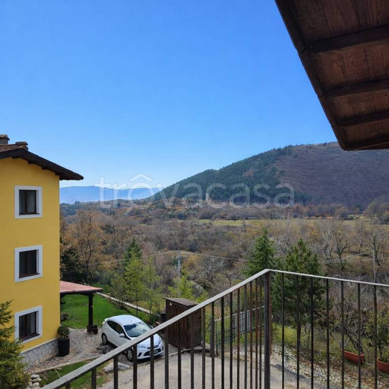 appartamento in vendita ad Ovindoli in zona San Potito