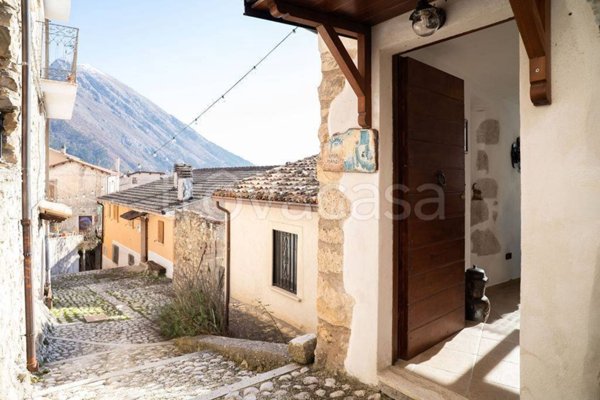 casa indipendente in vendita ad Ovindoli in zona Santa Iona