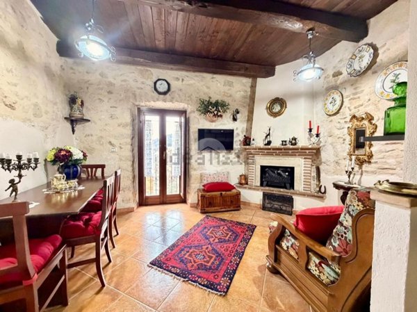 casa indipendente in vendita ad Ovindoli