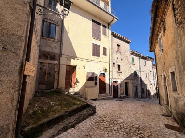 casa indipendente in vendita ad Ovindoli