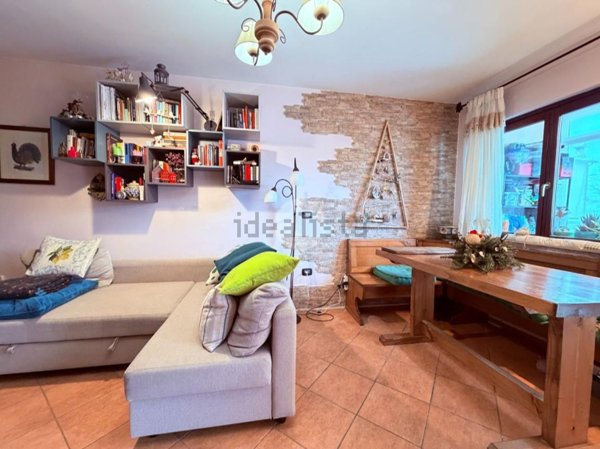 casa indipendente in vendita ad Ovindoli